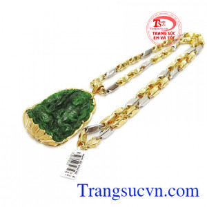 Ngọc cẩm thạch được biết đến là loại ngọc quý, giúp người đeo được bình an và may mắn.