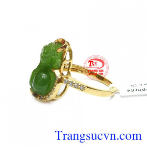 Ngọc cẩm thạch chạm khắc hình tỳ hưu, mang đến sự may mắn, tài lộc và sung túc. 