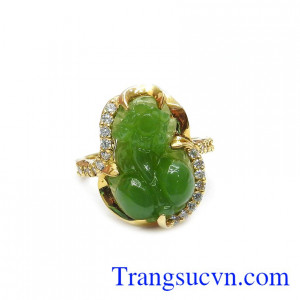 Nhẫn tỳ hưu cẩm thạch thiên nhiên đẹp được chế tác từ ngọc cẩm thạch và vàng tây 14k. 
