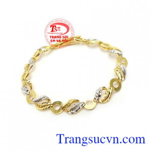 Lắc Tay Nữ 10k Tinh Tế tôn lên sự dịu dàng, tinh tế và cá tính cho người đeo, là món quà tuyệt vời cho những dịp ý nghĩa