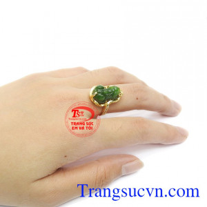 Tỳ hưu mang đến sự tài hộc, hút hiền tài và cẩm thạch giúp người dùng được bình an và may mắn.