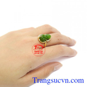 Kết hợp với kiểu chế tác tỳ hưu giúp sản phẩm càng tăng thêm phần giá trị.