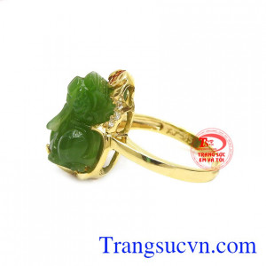 Ngọc cẩm thạch được biết đến là loại ngọc quý mang nguồn năng lượng dồi dào, sự may mắn và bình an cho người dùng.