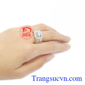 Sản phẩm phù hợp làm quà tặng, có thể kết hợp cùng nhiều phụ kiện khác.