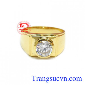 Nhẫn vàng 18k nam mạnh mẽ với các đường nét cơ bản, không quá nhiều chi tiết giúp chiếc nhẫn thể hiện cá tính của người đeo.