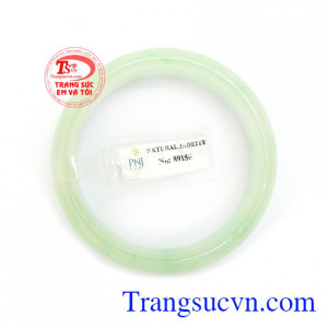 Vòng Tay Cẩm Thạch May Mắn trong phong thủy ngọc cẩm thạch chứa nguồn năng lượng tốt dồi dào, có tác dụng giải trừ tà khí, mang lại may mắn, bình an và tài lộc cho người đeo