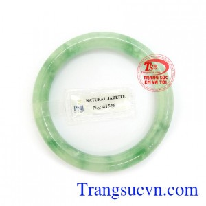 Vòng Cẩm Thạch Đeo Tay Thịnh Vượng với ngọc cẩm thạch thiên nhiên chứa nguồn năng lượng dồi dào, đeo hợp phong thủy, có tác dụng trừ tà, mang bình an, hạnh phúc và thăng tiến cho chủ nhân