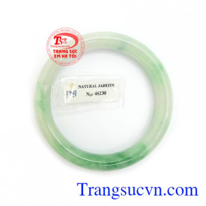 Ngọc cẩm thạch được rất nhiều người ưa chuộng như là lá bùa hộ mệnh cho bản thân