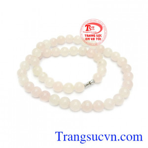 Sản phẩm sang trọng và tinh tế giúp tôn vinh vẻ đẹp phụ nữ.