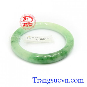 Vòng Tay Cẩm Thạch An Yên từ xa xưa đã rất được nhiều người ưa chuộng bởi khả năng giải trừ tà khí, chiêu tài lộc, mang lại may mắn, bình an và hạnh phúc cho người đeo