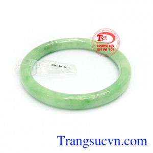 Vòng Cẩm Thạch Tài Lộc Hanh Thông trong phong thủy mang một nguồn năng lượng dương dồi dào mang lại nhiều may mắn, tài lộc cho người đeo