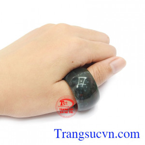 Nhẫn canxedon sang trọng là một sản phẩm mới dành cho phái mạnh.