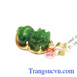 Với sự kết hợp từ ngọc cẩm thạch và vàng tây 14k mang đến cho khách hàng sản phẩm chất lượng, bền đẹp.