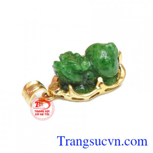 Mặt dây tỳ hưu phỉ thúy thiên nhiên đẹp là một trong những sản phẩm được khách hàng yêu thích và lựa chọn. 