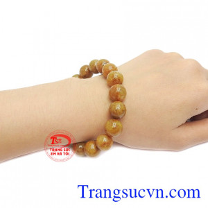 Thạch anh tóc mang đến sự thịnh vượng và thăng tiến.