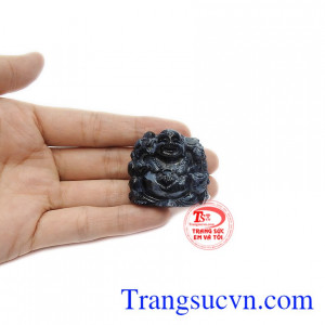 Sản phẩm có thể kết hợp cùng vàng hoặc bạc để tạo thành mặt dây bền đẹp.