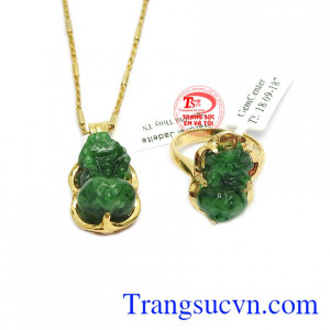 Bộ trang sức được chế tác từ vàng 14k đảm bảo độ bền đẹp.