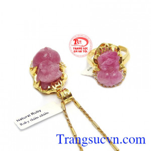 Bộ trang sức giúp người dùng thêm sang trọng và quý phái.