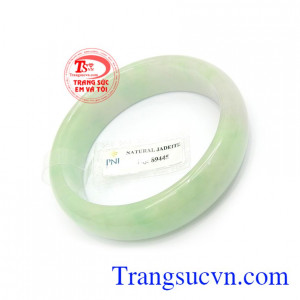 Vòng Tay Ngọc Jadeite Thiên Nhiên đeo hợp phong thủy, ngọc cẩm thạch có tác dụng trừ tà, mang bình an, hạnh phúc và thăng tiến cho người đeo