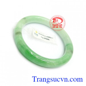 Vòng tay đá quý có tác dụng tăng sự tập trung, giảm căng thẳng, giải trừ tà khí, mang nhiều bình an, may mắn và tài lộc cho người đeo