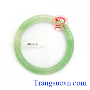 Vòng ngọc đẹp, sang trọng