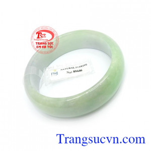 Vòng Ngọc Jadeite Thiên nhiên đeo hợp phong thủy, ngọc cẩm thạch có tác dụng xua đuổi ma quỷ, mang đến bình an, hạnh phúc và thăng tiến trong công việc cho người đeo