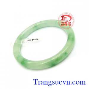 ngọc cẩm thạch còn là một loại ngọc quý được các vua chúa thời xưa sử dụng rất nhiều vì sự sang trọng của nó