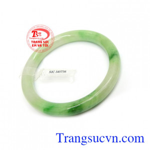 Vòng Ngọc Cẩm Thạch-Kiểm Định SJC có tác dụng chiêu tài, tác lộc, giải trừ tà khí, mang lại tài lộc, bình an và may mắn cho phái đẹp