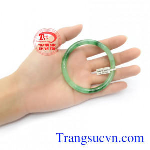 Vòng ngọc thiên nhiên đeo hợp phong thủy