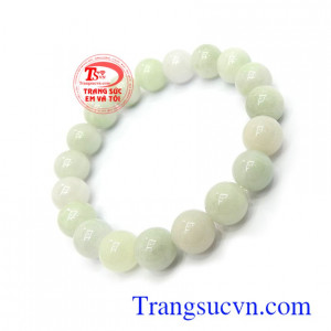 Ngay từ xa xưa, các vua chúa quan lại đã rất thích ngọc cẩm thạch, nó được xem như là món trang sức không thể thiếu thể hiện sự quyền uy.