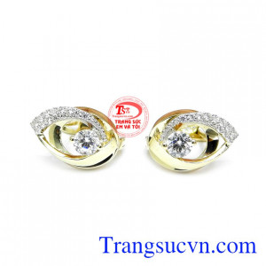 Hoa tai Hàn Quốc sang trọng được thiết kế tinh tế, kết hợp giữa vàng và đá Cz lấp lánh mang đến cho người đeo một sản phẩm hoàn hảo.