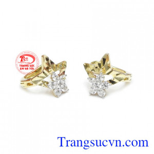  Sản phẩm kết hợp từ vàng màu 10k và đá Cz giúp sản phẩm càng thêm nổi bật.