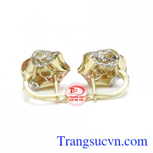 Sự thiết kế này mang đến cho người đeo sự sang trọng và vô cùng quyến rũ.