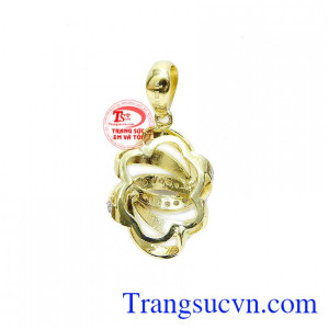 Mặt dây Hàn Quốc quyến rũ là một thiết kế mới, sang trọng, tinh tế. 