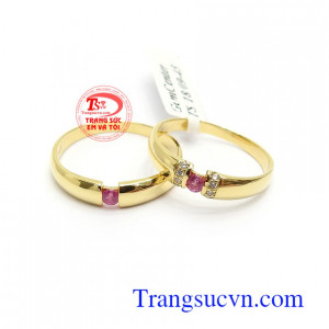 Đôi Nhẫn Cưới Tình Yêu Son Sắt vàng 14k gắn Ruby thiên nhiên kiểu dáng độc đáo, mới lạ, thời trang phong cách
