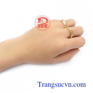 Đôi Nhẫn Cưới Ruby Vĩnh Cửu hạnh phúc