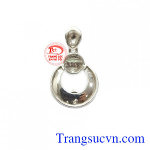 Mặt dây lấp lánh vàng trắng Hàn Quốc mang đến người dùng nét sang trọng và quyến rũ.