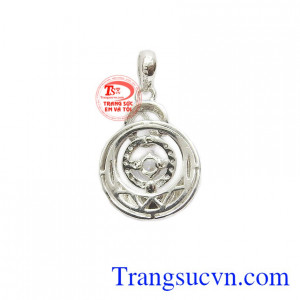 Mặt dây vàng trắng Hàn Quốc đẹp được thiết kế trẻ trung, duyên dáng cho các chị em thêm tự tin và xinh đẹp.