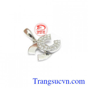 Sản phẩm thiết kế nhỏ gọn, kết hợp với nhiều kiểu trang phục và phụ kiện khác nhau.