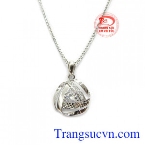 Sản phẩm trẻ trung, đẹp mắt thích hợp làm quà tặng cho người thân và bạn bè.