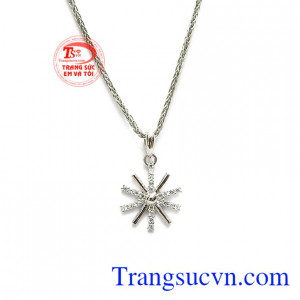 Sản phẩm phù hợp với nhiều độ tuổi, thích hợp cho các bạn gái yêu sự nhẹ nhàng, đơn giản. Bộ trang sức hậu duệ mặt trời Hàn Quốc