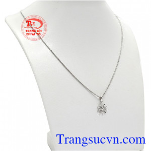 Bộ trang sức hậu duệ mặt trời Hàn Quốc được thiết kế vô cùng tinh tế, duyên dáng. 