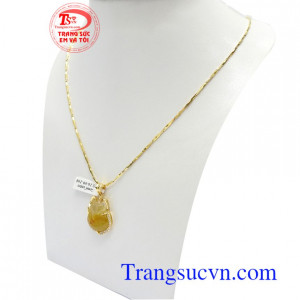 Hồ ly là biểu tượng của tình duyên, sự khôn khéo trong giao tiếp, mang lại may mắn, hạnh phúc, và tài lộc cho người đeo.Bộ Dây Chuyền Hồ Ly Thạch Anh