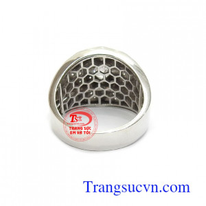 Sản phẩm dễ dàng kết hợp với nhiều trang phục và phụ kiện khác nhau