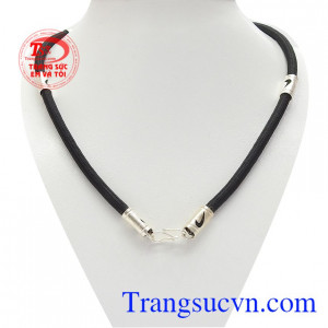 Dây dù bọc bạc nam tính năng động và mạnh mẽ.