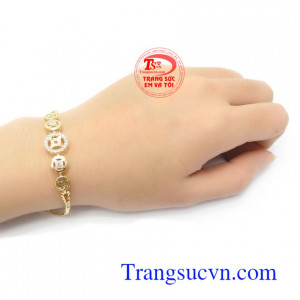Lắc tay vàng xinh xắn là món quà tuyệt vời dành tặng người yêu thương