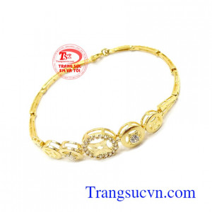 Lắc Tay Nữ Vàng Tây Phong Cách phù hợp nhiều phong cách thời trang khác nhau mang lại sự nhẹ nhàng, tinh tế, thời trang cho phái đẹp