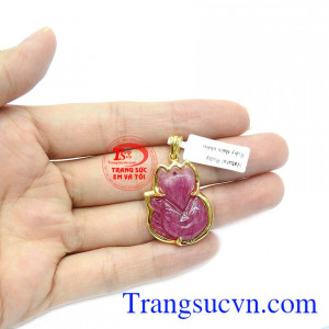 Hơn nữa sản phẩm được chạm khắc hình hồ ly mang biểu tượng của sự khéo léo, duyên dáng. Mặt dây hồ ly ruby đẹp