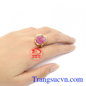 Trang sức đá quý đẹp.