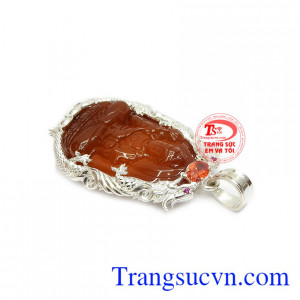 Sản phẩm kết hợp bạc và ngọc mã não thiên nhiên.